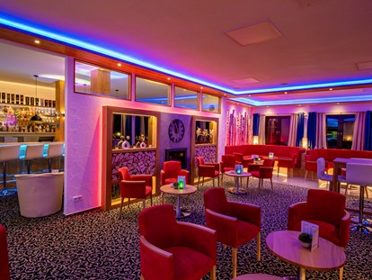 Wellnessurlaub - Kräuterbad - Bad Wildbad im Schwarzwald - Lounge mit Hotelbar - Vital- und Wellnesshotel Albblick