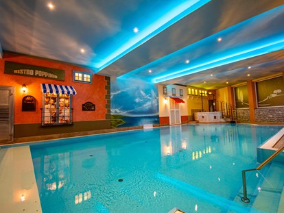 Wellnessurlaub - Hotel-Schwerpunkt: Wellness & Romantik - Schwimmbad  - Vital- und Wellnesshotel Albblick