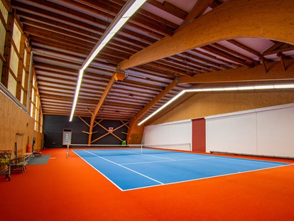 Wellnessurlaub - Meridian Bürstenmassage - Baiersbronn Tonbach - Tennishalle - Vital- und Wellnesshotel Albblick