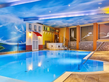 Wellnessurlaub - Hotel-Schwerpunkt: Wellness & Sport - Schwimmbad - Vital- und Wellnesshotel Albblick