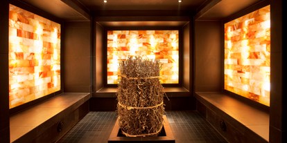 Wellnessurlaub - Kräutermassage - Lermoos - Sole-Lounge ca. 36°C
Warmraum mit Solesteinen. Durch die Salzluft fühlen Sie sich wie am Toten Meer. - Panoramahotel Oberjoch