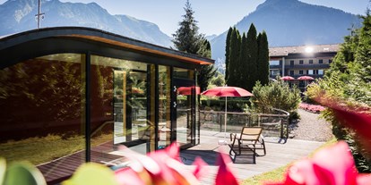 Wellnessurlaub - Restaurant - Oberstaufen - Ruheraum "Welle" und der wunderschöne Garten - Hotel Franks
