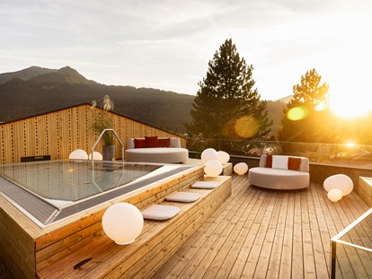 Wellnessurlaub - Pools: Außenpool beheizt - St. Gallenkirch - Onsen Pools auf der Dachterrasse - Hotel Franks