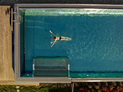 Wellnessurlaub - Honigmassage - Argenbühl - Infinity-Pool - Hotel Franks