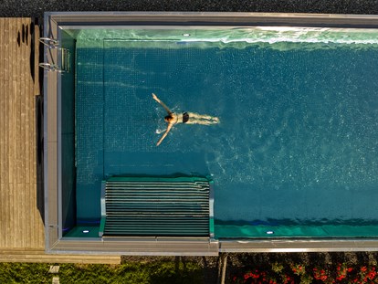 Wellnessurlaub - Pools: Außenpool beheizt - Lech - Infinity-Pool - Hotel Franks