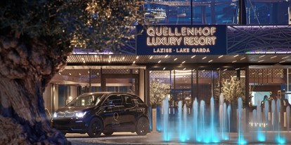 Wellnessurlaub - Parkplatz: kostenlos beim Hotel - Venetien - Springbrunnen am Eingang - Quellenhof Luxury Resort Lazise