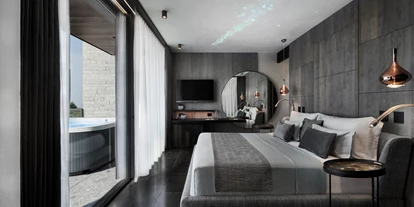 Wellnessurlaub - barrierefrei - Penthouse Pool Villa auf 2 Etagen (2 Doppelbettzimmer mit getrennten Badezimmern und großzügigem Wohnbereich) - Quellenhof Luxury Resort Lazise