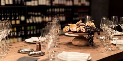 Wellnessurlaub - Langschläferfrühstück - Gardasee - Verona - Exklusive Wein- und Käseverköstungen in der Enothek - Quellenhof Luxury Resort Lazise