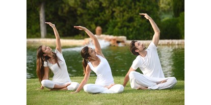 Wellnessurlaub - Wirbelsäulenmassage - Vale do Lobo - Yoga im Garten - Vila Vita Parc Resort & Spa