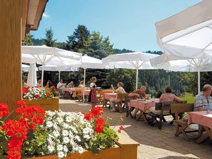 Wellnessurlaub - Verpflegung: Frühstück - Sankt Georgen im Schwarzwald - Terasse Hotel Rößle - Hotel Rößle