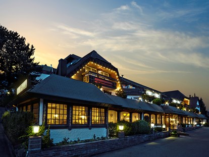 Wellnessurlaub - Shiatsu Massage - Außenansicht Haupthaus Waldachtal - Hotel-Resort Waldachtal