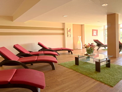 Wellnessurlaub - Rücken-Nacken-Massage - Wannweil - Ruheraum Gästehaus Himmelreich - Hotel-Resort Waldachtal