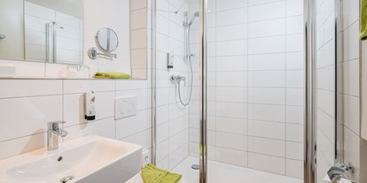 Wellnessurlaub - PLZ 78582 (Deutschland) - Badezimmer Beispiel - Hotel-Resort Waldachtal