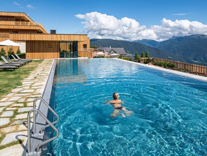 Wellnessurlaub - Pools: Außenpool beheizt - Hafling - Tratterhof Mountain Sky® Hotel