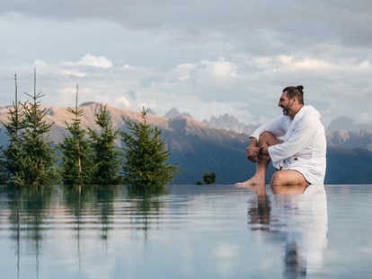 Wellnessurlaub - Ayurveda Massage - Tratterhof Mountain Sky® Hotel