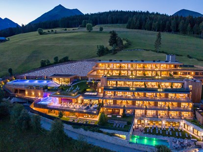 Wellnessurlaub - Bettgrößen: Queen Size Bett - Vals/Mühlbach - Tratterhof Mountain Sky® Hotel
