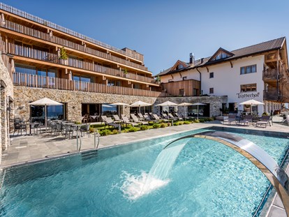 Wellnessurlaub - Pools: Außenpool beheizt - Tratterhof Mountain Sky® Hotel