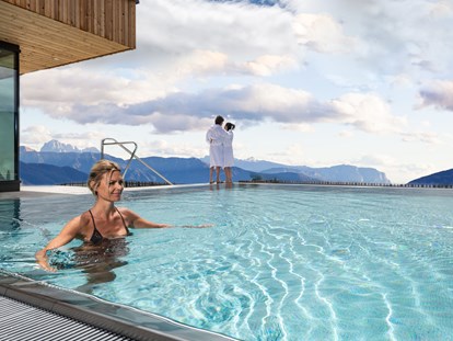 Wellnessurlaub - Bettgrößen: Doppelbett - Natz/Schabs - Tratterhof Mountain Sky® Hotel