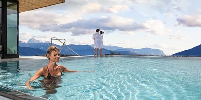 Wellnessurlaub - Langschläferfrühstück - PLZ 6167 (Österreich) - Tratterhof Mountain Sky® Hotel