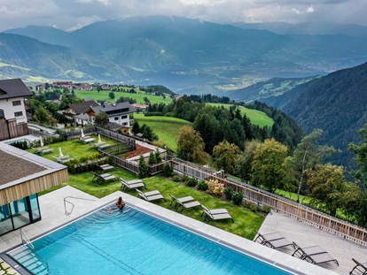 Wellnessurlaub - Pools: Außenpool beheizt - St Ulrich - Tratterhof Mountain Sky® Hotel