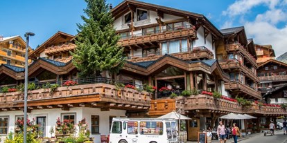 Wellnessurlaub - Langlaufloipe - Zermatt - Aussenansicht Sommer - Walliserhof Grand-Hotel & Spa