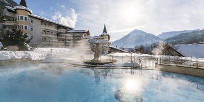 Wellnessurlaub - Pools: Außenpool beheizt - Garmisch-Partenkirchen - Außenpool Winter - Posthotel Achenkirch