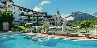 Wellnessurlaub - Bettgrößen: Queen Size Bett - Seefeld in Tirol - Außenpool Sommer - Posthotel Achenkirch
