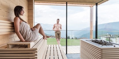 Wellnessurlaub - Bettgrößen: King Size Bett - La Villa in Badia - Sky-Sauna - Alpine Lifestyle Hotel Ambet