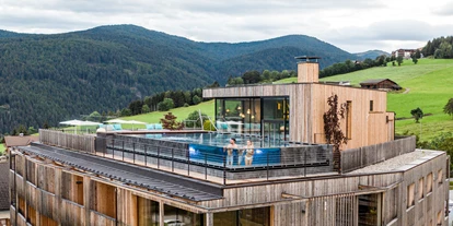 Wellnessurlaub - Pools: Infinity Pool - Mühlen in Taufers - Alpine Lifestyle Hotel Ambet