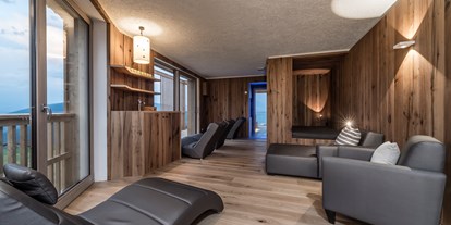 Wellnessurlaub - Rücken-Nacken-Massage - Meransen - Ruheraum - Alpine Lifestyle Hotel Ambet