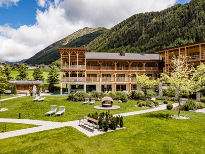 Wellnessurlaub - Preisniveau: exklusiv - Mühlbach (Trentino-Südtirol) - Hotelpark - Hotel Masl