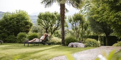 Wellnessurlaub - Lymphdrainagen Massage - St Ulrich - Relaxen im Garten - Hotel Wiesenhof