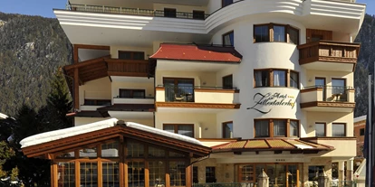 Wellnessurlaub - Bettgrößen: Twin Bett - Luttach - Hotel Aussen - Alpine Hideaway Zillertalerhof 4 Sterne S