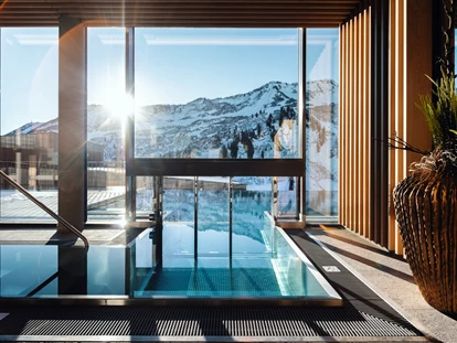 Wellnessurlaub - Gesichtsbehandlungen - Argenbühl - Infinitypool  - Alpenstern Panoramahotel