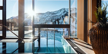 Wellnessurlaub - Pools: Außenpool beheizt - Oberstdorf - Infinitypool  - Alpenstern Panoramahotel