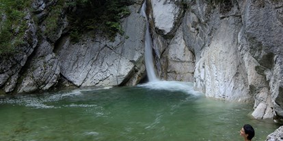 Wellnessurlaub - Meridian Bürstenmassage - Alpbach - Wasserfall - Feuriger Tatzlwurm