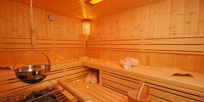 Wellnessurlaub - Bettgrößen: Doppelbett - Stocksee - Licht-Ton-Aroma Sauna 75°/40LF - HofHotel Krähenberg