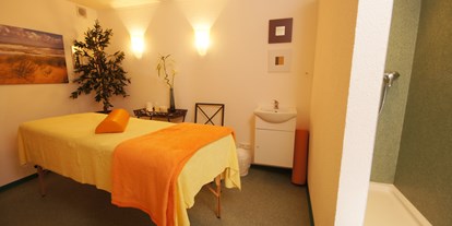 Wellnessurlaub - Kräutermassage - Stocksee - Massagen im Hotel buchbar - HofHotel Krähenberg