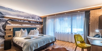 Wellnessurlaub - Rücken-Nacken-Massage - Schweiz - Doppelzimmer Alpin Superieur mit Matterhornblick und für 3 Personen geeignet - Hotel Hemizeus und Iremia Spa