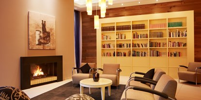 Wellnessurlaub - Hamam - Deutschland - Kamin-Ruhelounge mit Bibliothek - Best Western Premier Park Hotel & Spa 