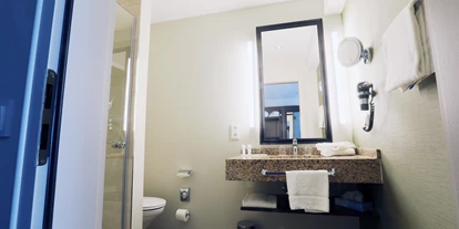 Wellnessurlaub - barrierefrei - Badezimmer in der Comfort-Kategorie - COURT HOTEL