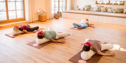 Wellnessurlaub - Kräutermassage - Schauren (Landkreis Birkenfeld) - Yoga im Prana SPA - BollAnts Spa im Park