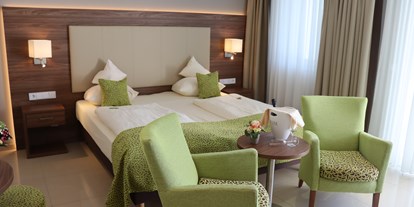 Wellnessurlaub - Bettgrößen: Queen Size Bett - Pfalz - Hotelzimmer im Gartenhotel Heusser - Gartenhotel Heusser