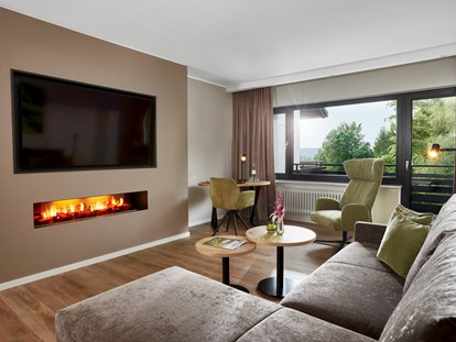 Wellnessurlaub - Hotel-Schwerpunkt: Wellness & Beauty - Mülheim - Komfort Suite DELUXE - Wohnbereich - Sporthotel Grafenwald