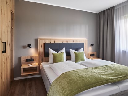 Wellnessurlaub - Hotel-Schwerpunkt: Wellness & Familie - Komfort Suite DELUXE - Schlafzimmer - Sporthotel Grafenwald