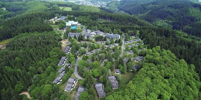 Wellnessurlaub - Luftaufnahme Sporthotel & Resort Grafenwald - Sporthotel Grafenwald