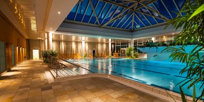 Wellnessurlaub - Pools: Infinity Pool - Bad Düben - 25-Meter-Becken-Badelandschaft - HEIDE SPA Hotel & Resort 
