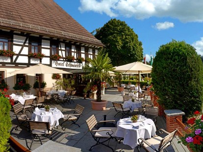 Wellnessurlaub - Pools: Außenpool beheizt - Stadtroda - Terrasse restaurant - Romantik Hotel Schwanefeld & Spa