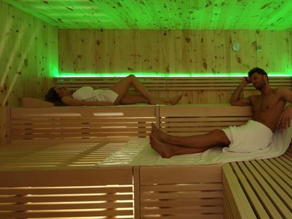 Wellnessurlaub - Rücken-Nacken-Massage - Stadtroda - Bio Zirben sauna - Romantik Hotel Schwanefeld & Spa