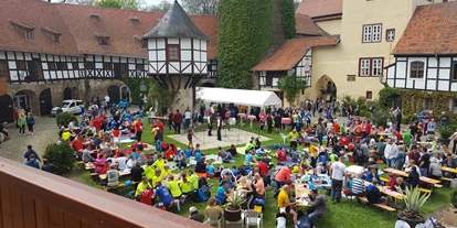 Wellnessurlaub - Kräutermassage - Goslar - Innenhof Veranstaltung - Hotel & Spa Wasserschloss Westerburg